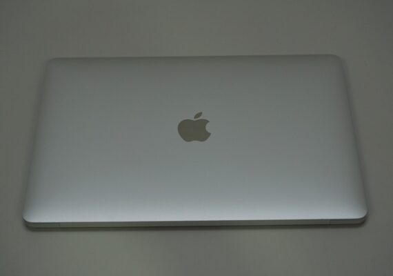 Apple MacBook Pro 13" 2019 i7 16GB 512GB SSD Touch Bar – Sehr gut Refurbished