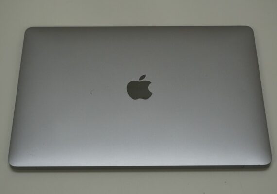 Apple MacBook Pro 13" 2019 i7 16GB 512GB SSD Touch Bar – Gut Refurbished