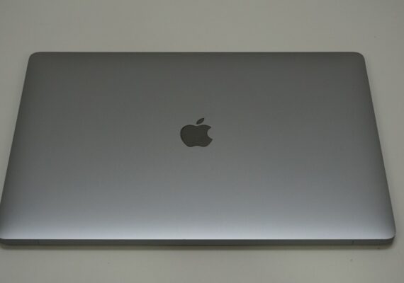 Apple MacBook Pro 16" 2019 A2141 i9 64GB 512 GB SSD 5500M QWERTY macOS TOP