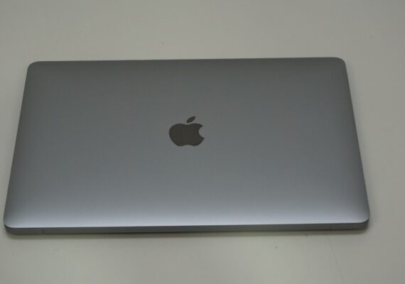 Apple MacBook Pro 13" 2020 A2251  i7 16GB 512GB SSD QWERTY macOS Touch Bar GUT