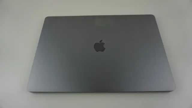 Apple MacBook Pro 16 Zoll (2019) · Intel Core i7 9. Gen · 16 GB · 512 GB SSD · 16 Zoll · Gebraucht